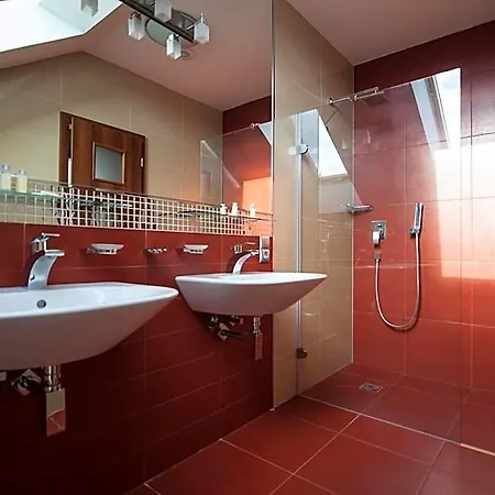 Krusnohorsky Dvur 3*